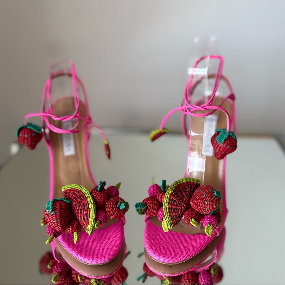 Worn once AQUAZZURA Strawberry Punch embellished raffia sandals 37 - Picture 13 of 14
